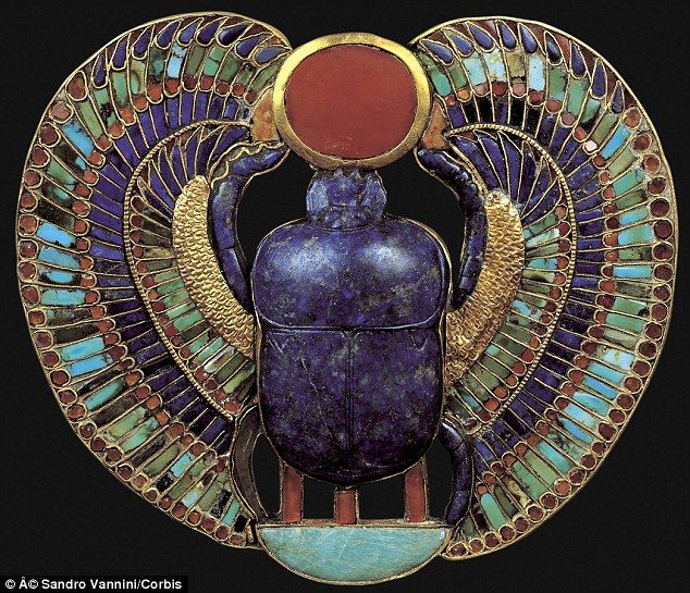 Scarab portal between wings