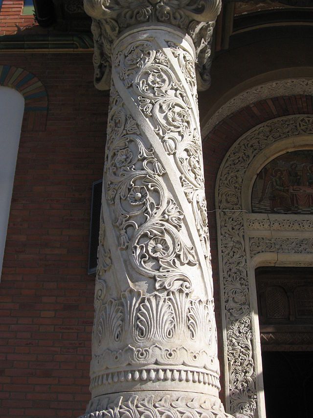 Dots are equivalent to the spiral eddies on this column
