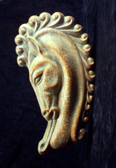 Horses and many animals making this curved loop-back neck pose, they mean the downward loop-back.