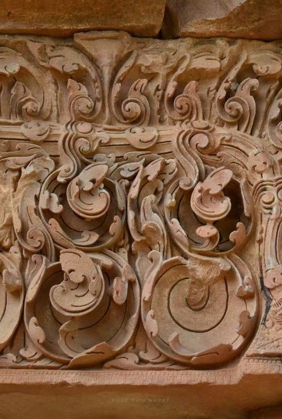 A khmer style flux tube. It has a main tube and little outflow from its walls.