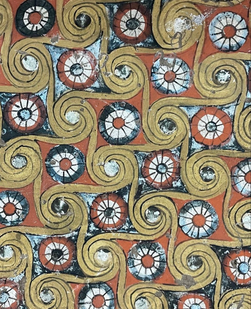 From Egypt, alternating torus symbols that are interlinked by S curve lines.