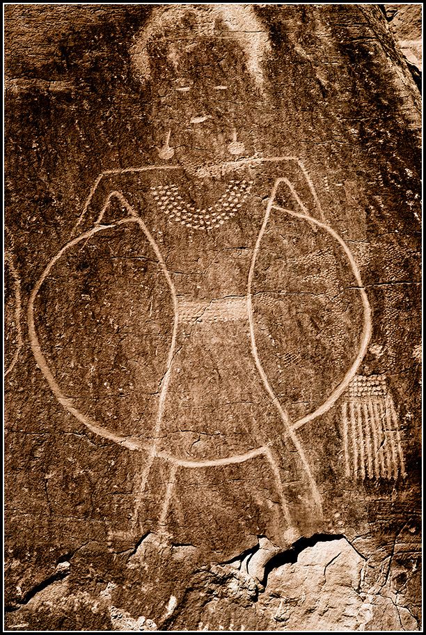 Waist with a ring portal symbol.